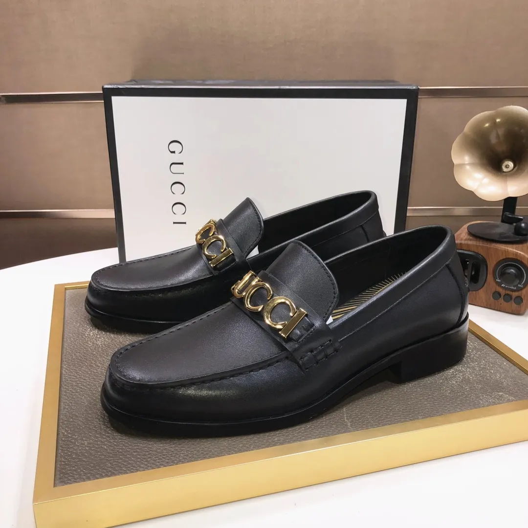 Factory batch 580💰Italy’s top luxury men’s shoe giant (GUCCI) (Gucci) (full cowhide lining) new arrival🍃Original European style🔰 Pleasant to the eye😍In order to make the shoes more durable and non-deformable🌀The production continues to follow traditional methods but there is still no lack of innovation💪Select original cowhide for the leather♻️Smooth, natural and extra bright⭐Made of imported cowhide The rich man’s first choice 38-45 (45 customized)